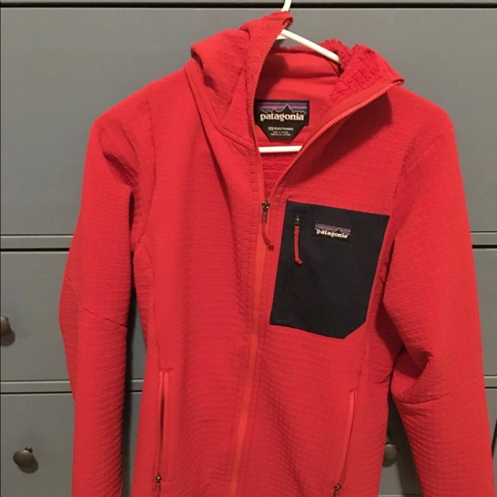 Patagonia R2 tech face
